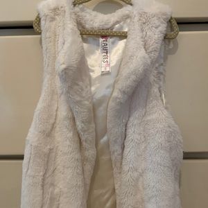Girls faux fur vest-like new!